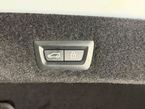 Used 2019 BMW 740i w/ M Sport Package image 48