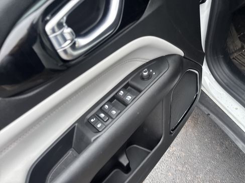 Used 2022 Jeep Compass Limited image 16