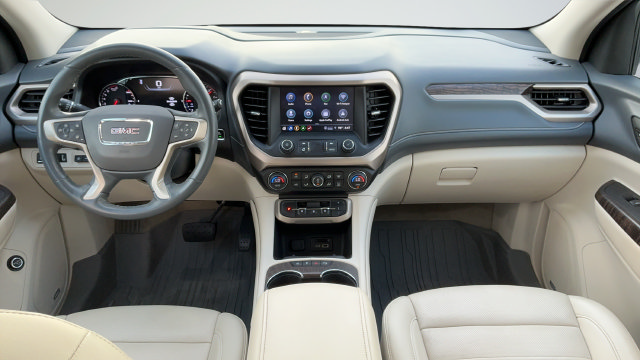 Used 2023 GMC Acadia Denali w/ Denali Technology Package AWD/4WD image 9