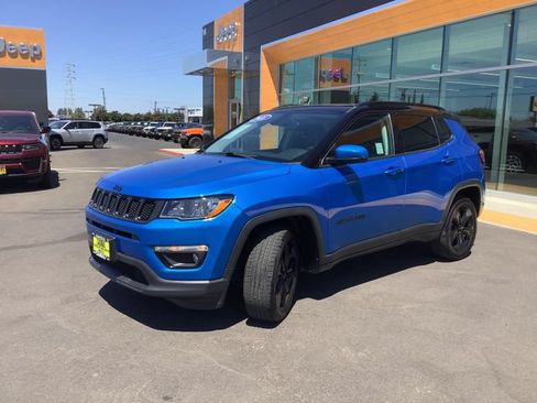Used 2021 Jeep Compass Latitude w/ Sun and Sound Group AWD/4WD image 5