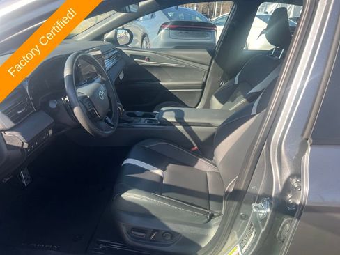 Used 2025 Toyota Camry SE image 12