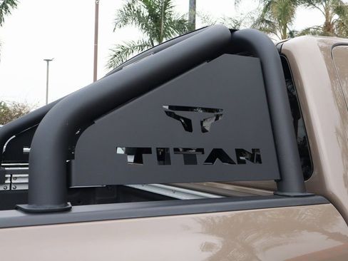 Used 2021 Nissan Titan PRO-4X w/ Pro-4x Convenience Package image 10