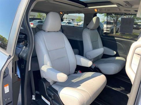 Used 2016 Toyota Sienna Limited Premium AWD/4WD image 40