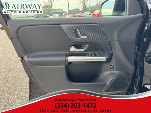 Used 2025 Mercedes-Benz GLA 250 SUV image 26