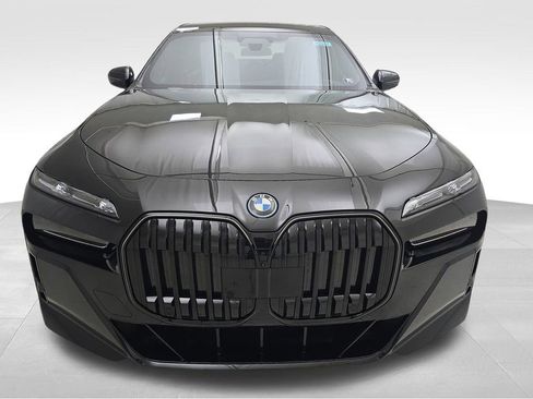 New 2026 BMW i7 xDrive60 w/ Executive Package image 3