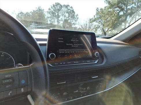 Used 2023 Nissan Rogue SV image 23