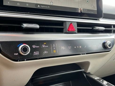 Certified 2025 Kia Sorento EX image 27
