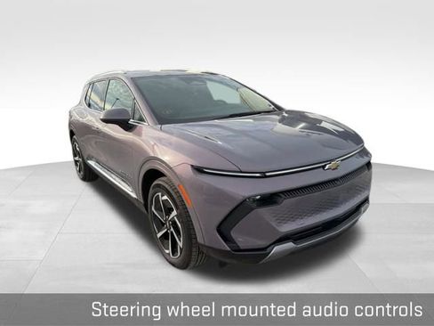 Used 2025 Chevrolet Equinox EV LT w/ Convenience Package image 19