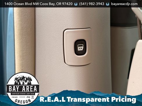 Used 2008 Chrysler Town & Country Limited w/ Flexible Seating Group FWD image 16
