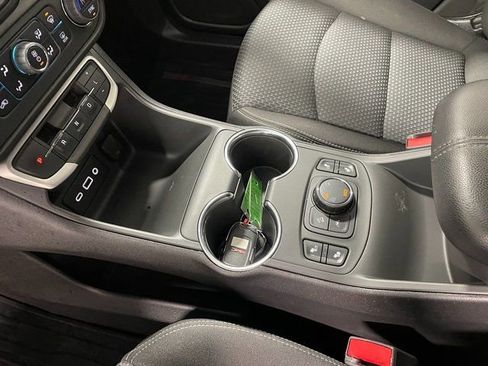 Used 2023 GMC Terrain SLE w/ Driver Convenience Package image 17