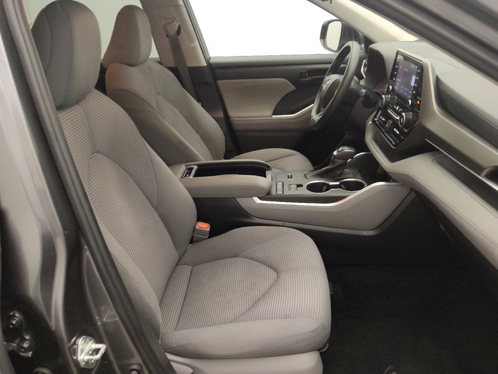 Used 2022 Toyota Highlander L FWD image 21