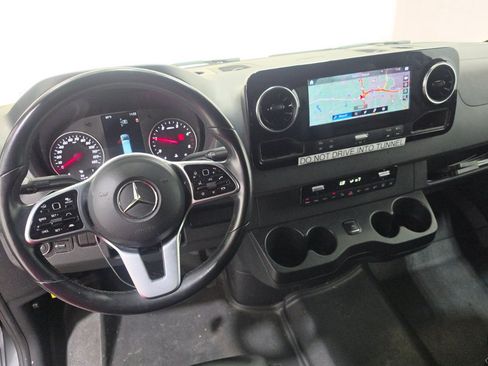Used 2024 Mercedes-Benz Sprinter 2500 image 9