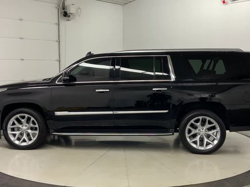 Used 2019 Cadillac Escalade ESV Premium Luxury image 5
