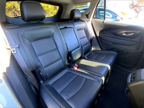 Used 2024 GMC Terrain SLT image 19