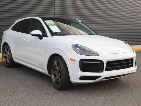 Used 2021 Porsche Cayenne GTS w/ Premium Package image 10