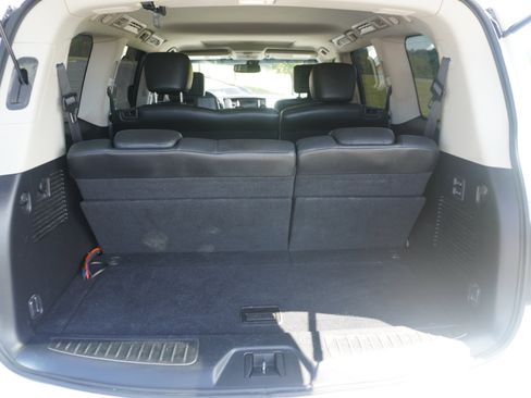 Used 2011 INFINITI QX56 4WD w/ Deluxe Touring Pkg image 36