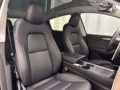 Used 2023 Tesla Model Y Long Range image 19
