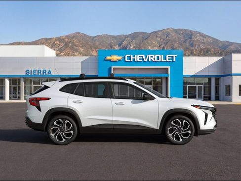 New 2026 Chevrolet Trax RS w/ Sunroof Package FWD image 3