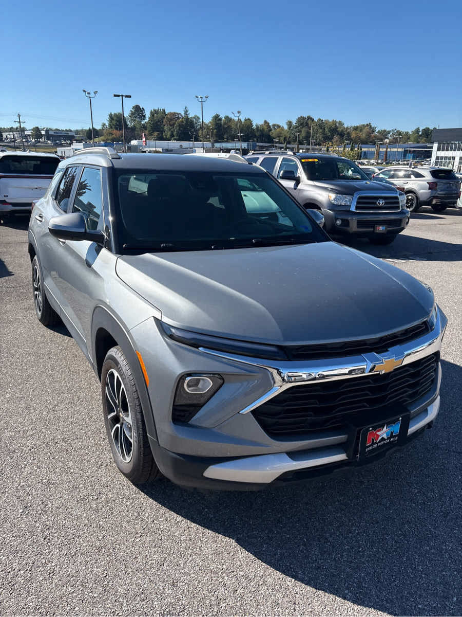 Used 2025 Chevrolet TrailBlazer LT AWD/4WD image 23