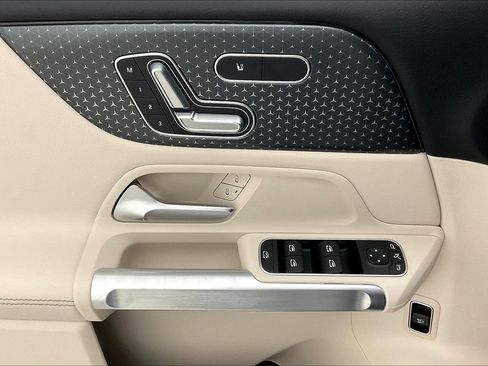Certified 2026 Mercedes-Benz GLB 250 4MATIC image 36