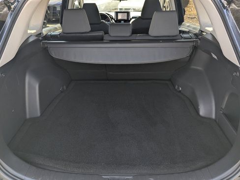 Used 2021 Toyota RAV4 XLE FWD image 16