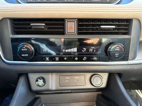 Used 2024 Nissan Rogue SV AWD/4WD image 35