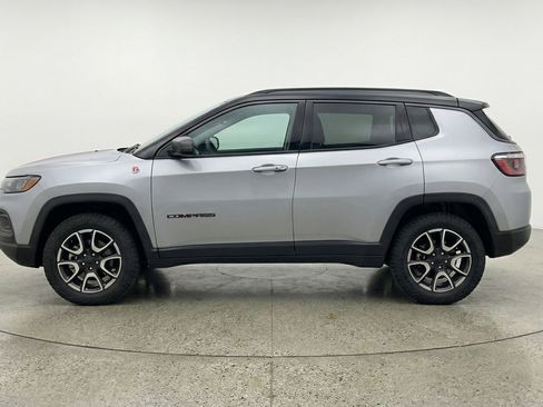 Used 2025 Jeep Compass Trailhawk AWD/4WD image 5