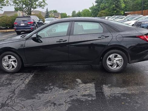 Certified 2025 Hyundai Elantra SE FWD image 8
