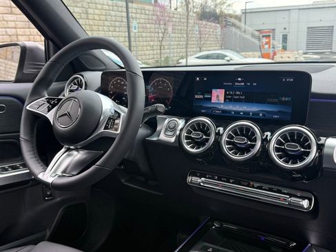 New 2026 Mercedes-Benz GLB 250 4MATIC image 23