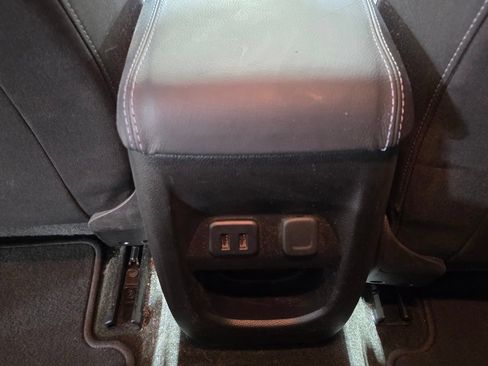 Used 2017 GMC Canyon SLE w/ SLE Convenience Package RWD image 12