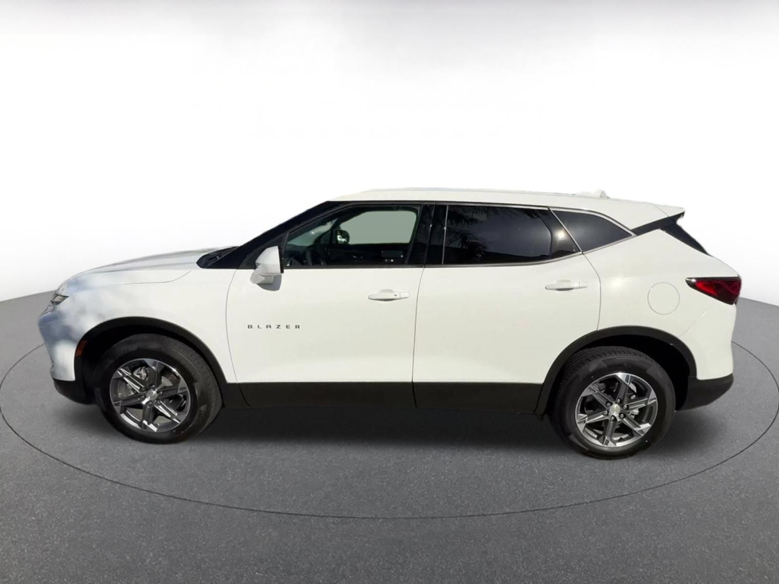 Used 2025 Chevrolet Blazer LT FWD image 8