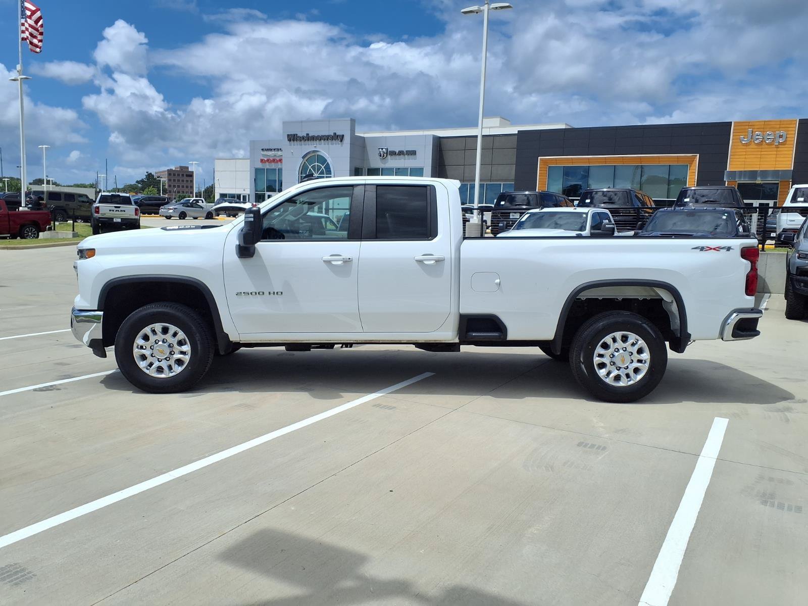 Used 2024 Chevrolet Silverado 2500 LT AWD/4WD image 8