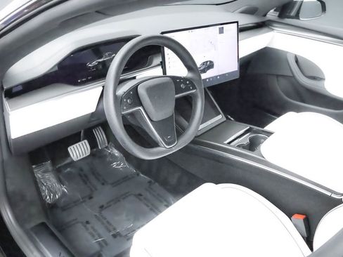 Used 2023 Tesla Model S Plaid image 3
