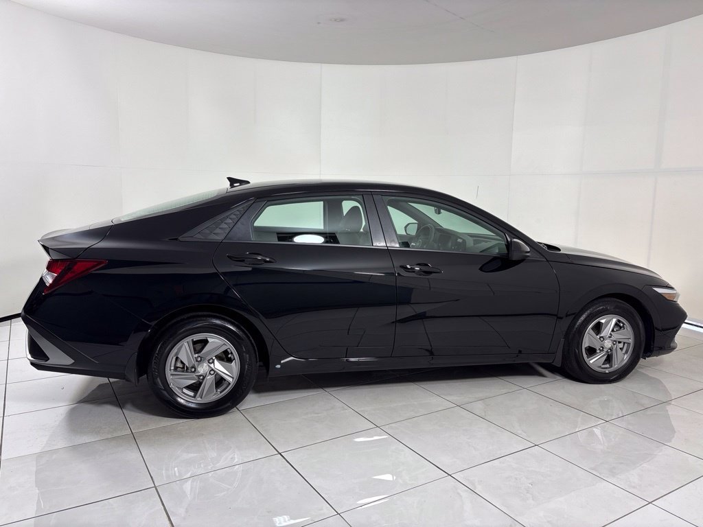 Used 2025 Hyundai Elantra SE FWD image 6
