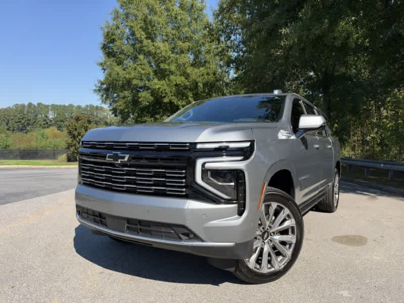 Used 2025 Chevrolet Suburban High Country AWD/4WD image 1