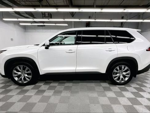 Used 2024 Toyota Grand Highlander AWD image 14