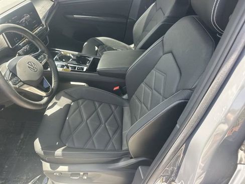 Certified 2024 Volkswagen Atlas Cross Sport SE image 17