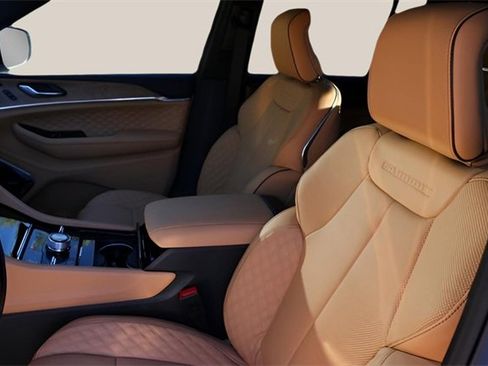 New 2025 Jeep Grand Cherokee Summit image 12