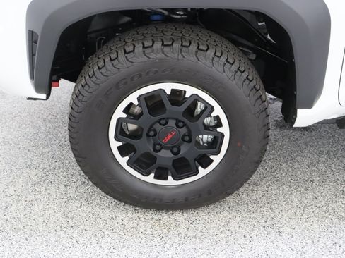 Used 2026 Toyota Tacoma TRD Off-Road AWD/4WD image 11