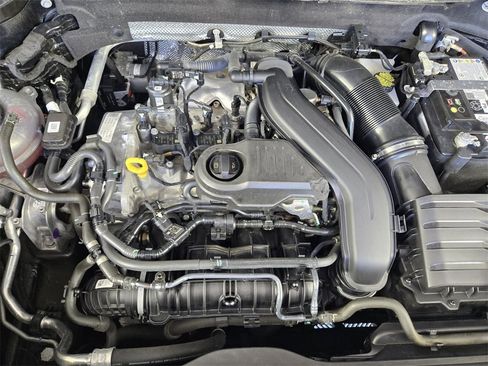 Used 2024 Volkswagen Taos SE image 18