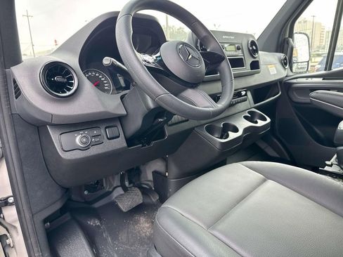 New 2025 Mercedes-Benz Sprinter 2500 image 9