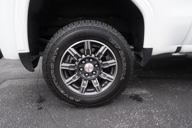 Used 2024 GMC Sierra 1500 AT4 w/ Technology Package AWD/4WD image 36
