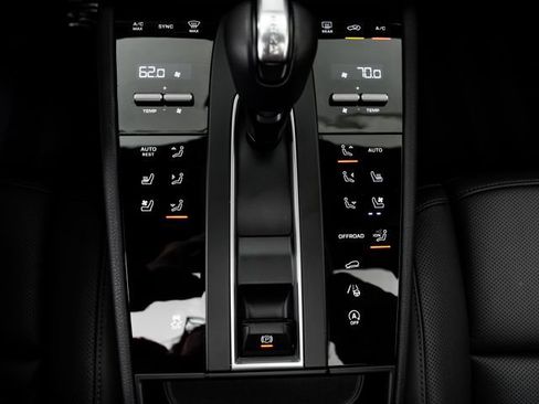 Certified 2026 Porsche Macan AWD/4WD image 21
