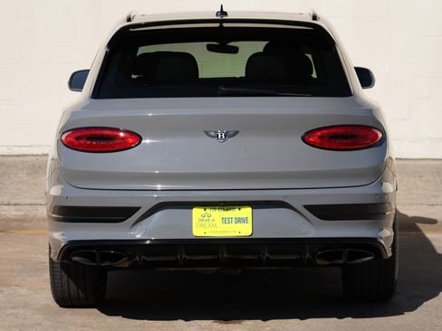 Used 2022 Bentley Bentayga AWD/4WD image 57