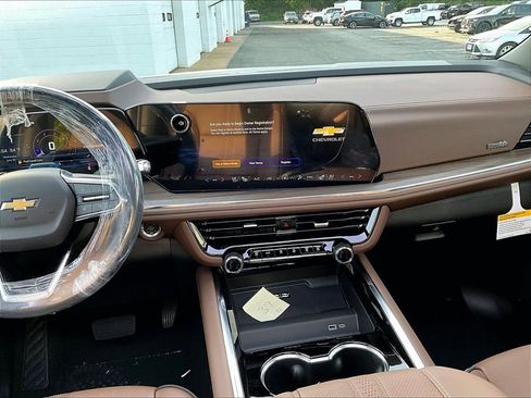 New 2026 Chevrolet Suburban High Country AWD/4WD image 13
