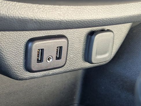 Used 2022 Chevrolet Traverse LT image 23