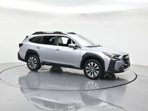 Used 2025 Subaru Outback Touring AWD/4WD image 3
