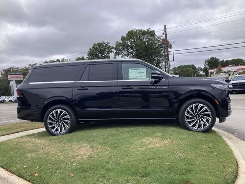 New 2025 Lincoln Navigator L Black Label AWD/4WD image 9