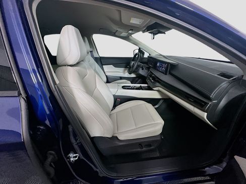 Used 2025 Nissan Murano SV FWD image 32