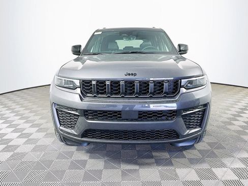 New 2026 Jeep Grand Cherokee Altitude image 4